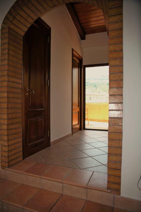Bnb Donnalaura Carini Exterior photo