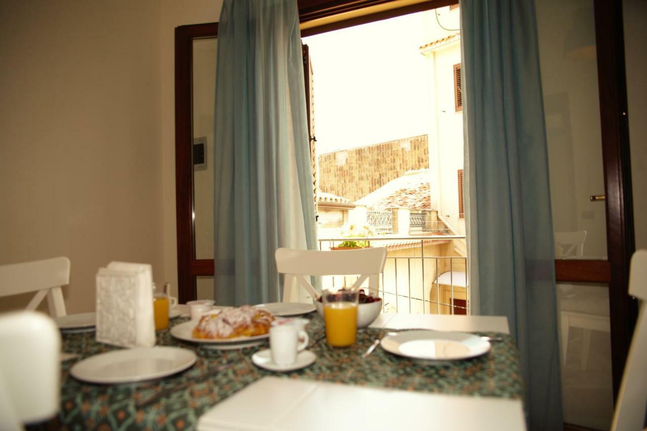 Bnb Donnalaura Carini Exterior photo
