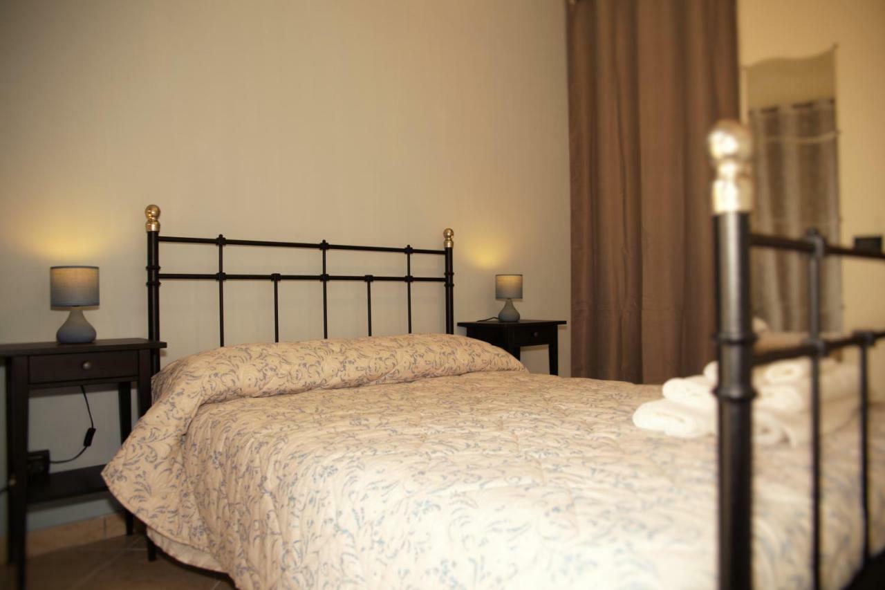 Bnb Donnalaura Carini Exterior photo