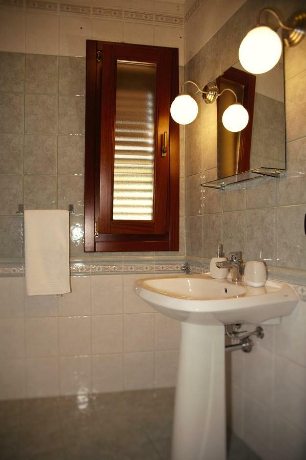 Bnb Donnalaura Carini Exterior photo