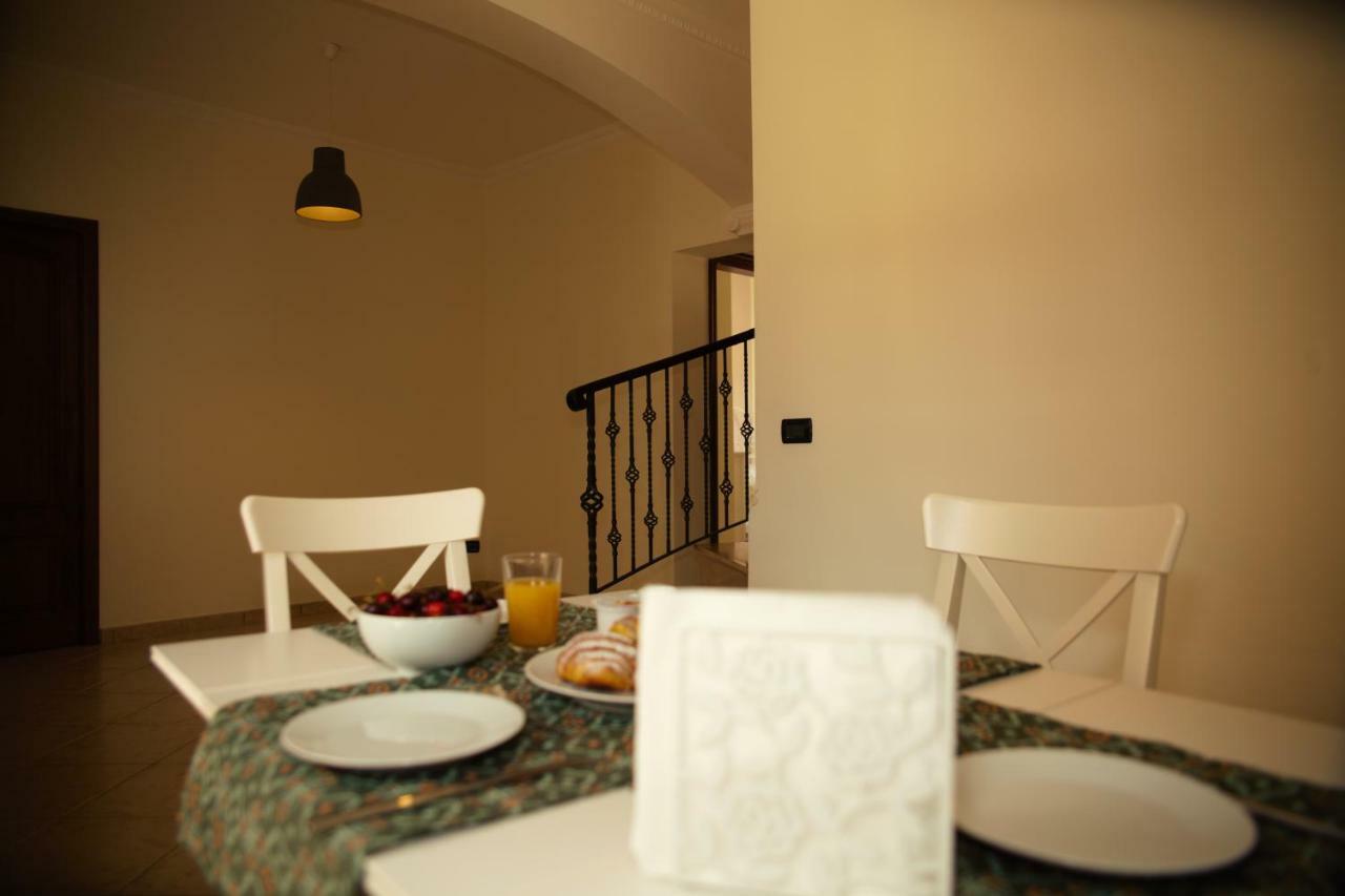 Bnb Donnalaura Carini Exterior photo