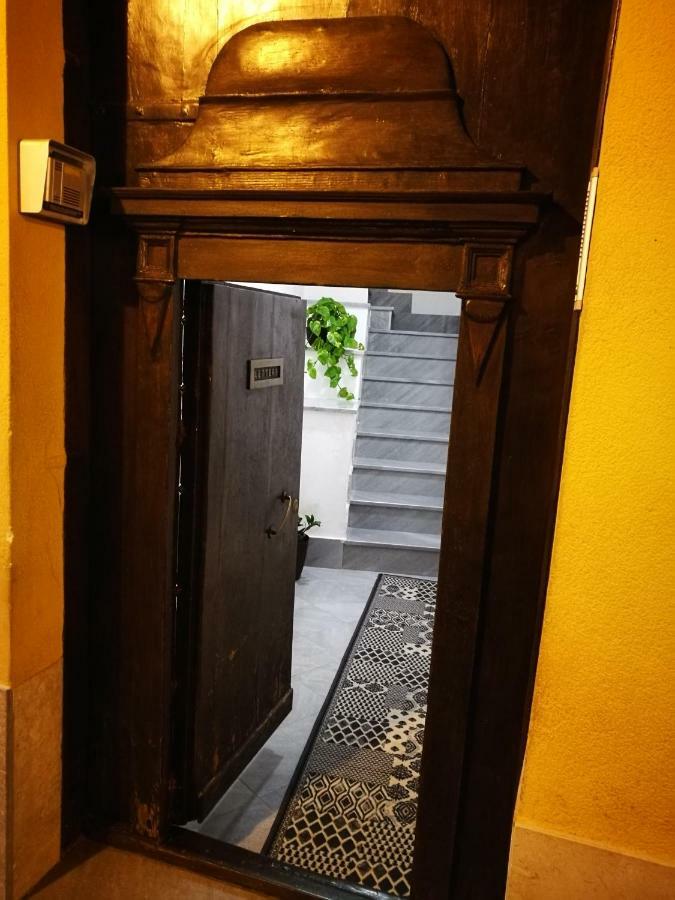 Bnb Donnalaura Carini Exterior photo